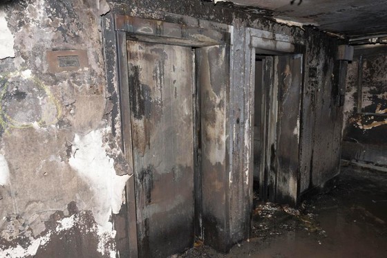 Những hình ảnh đầu tiên bên trong tòa nhà Grenfell Tower ảnh 2