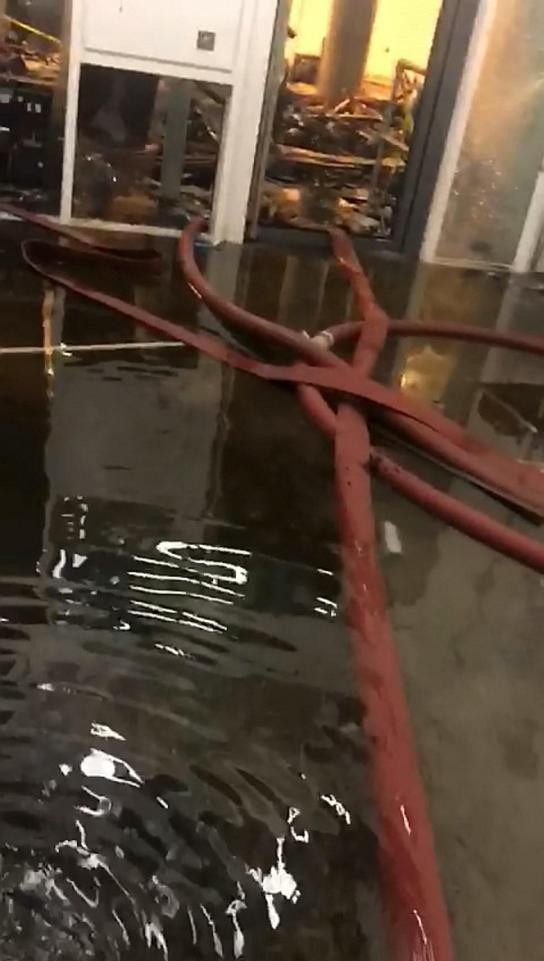 Những hình ảnh đầu tiên bên trong tòa nhà Grenfell Tower ảnh 9