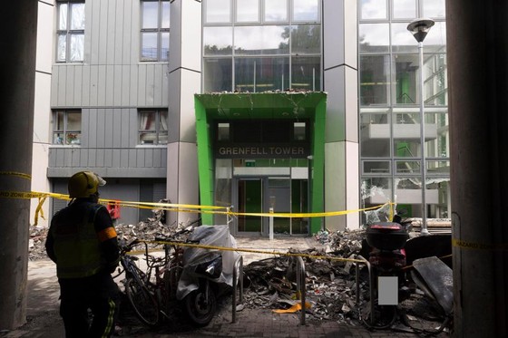 Những hình ảnh đầu tiên bên trong tòa nhà Grenfell Tower ảnh 11