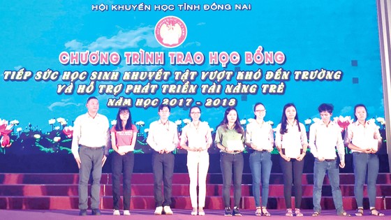 Vedan Việt Nam đồng hành cùng học sinh khuyết tật vượt khó đến trường và Hỗ trợ phát triển tài năng trẻ ảnh 1