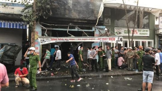 Cháy cửa hàng xe đạp điện lúc rạng sáng, 3 người thiệt mạng ảnh 2