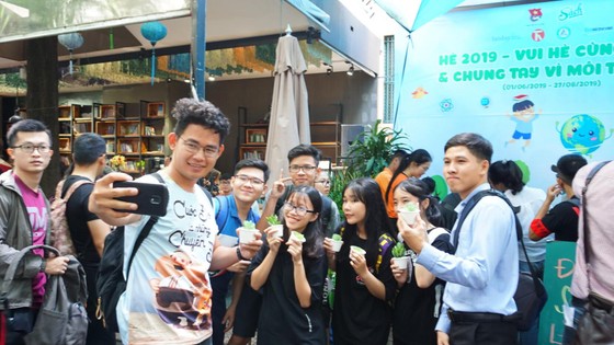 Đổi sách lấy cây - trao đi "tri thức" nhận lại "mùa xanh" ảnh 2