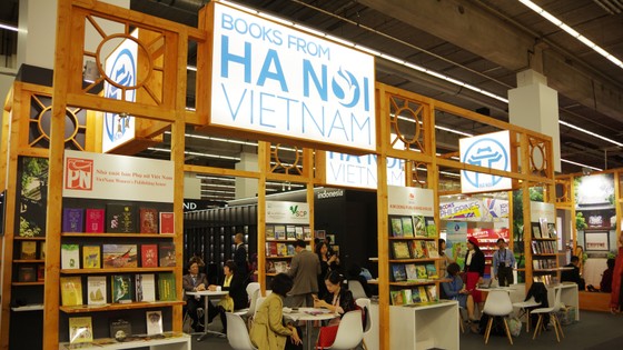Sách Việt - Tìm cơ hội xuất ngoại ảnh 1
