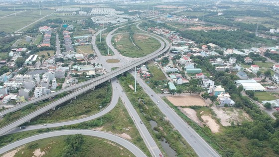 Cánh phía Đông đã mở ảnh 1