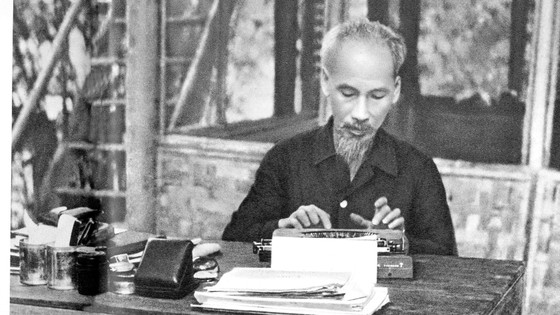 Kỷ niệm 130 năm Ngày sinh Chủ tịch Hồ Chí Minh (19-5-1890 – 19-5-2020): Sáng mãi tên Người - Hồ Chí Minh ảnh 1