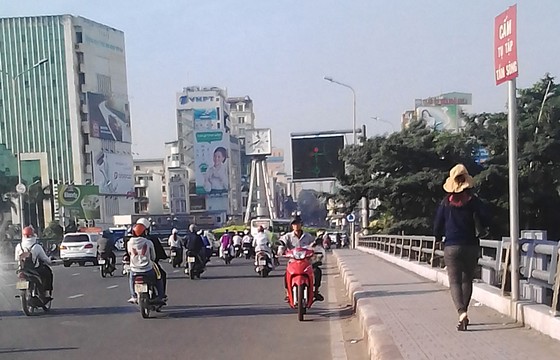Phạt nặng hành vi chạy ngược chiều ảnh 1