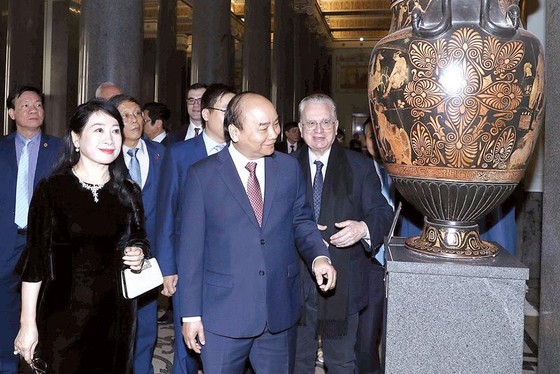 Thủ tướng Nguyễn Xuân Phúc thăm TP Saint Petersburg ảnh 1