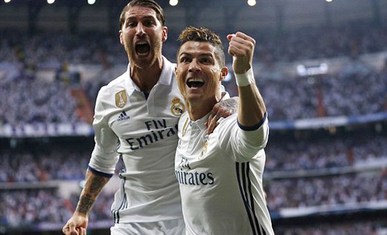 Ronaldo lập hattrick, Real Madrid rộng cửa vào chung kết ảnh 1