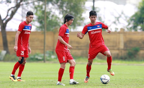 Tuấn Anh cười tươi ngày đầu tập cùng U22 Việt Nam ảnh 2