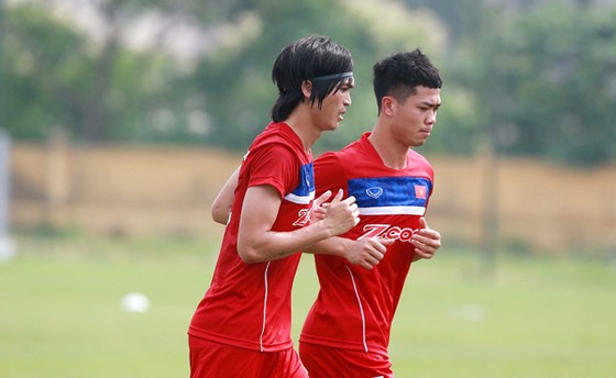 Tuấn Anh cười tươi ngày đầu tập cùng U22 Việt Nam ảnh 1