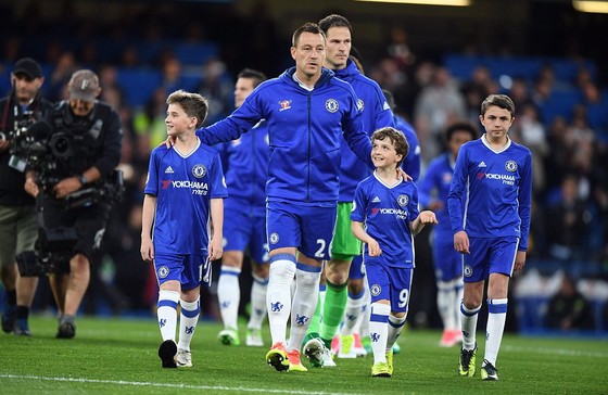 Chelsea hạ Watford 4 - 3: Conte san bằng kỷ lục với Mourinho ảnh 1