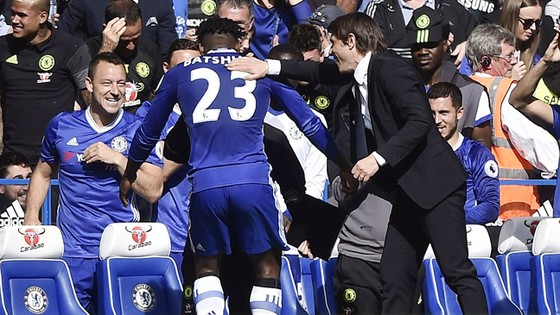 Thắng đậm Sunderland, Conte phá kỷ lục của Mourinho ảnh 1