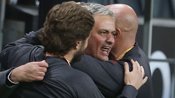 Manchester United đăng quang Europa League 2017 ảnh 7