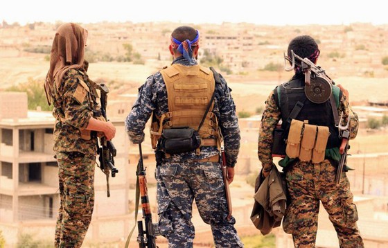 Lần đầu tiên Mỹ bắn hạ máy bay chiến đấu Syria ảnh 1