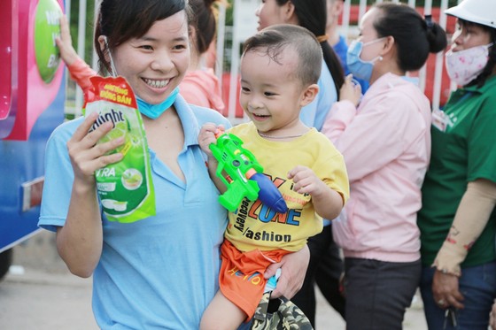 Hơn 20.000 lượt người xếp hàng ủng hộ hàng Việt ảnh 3