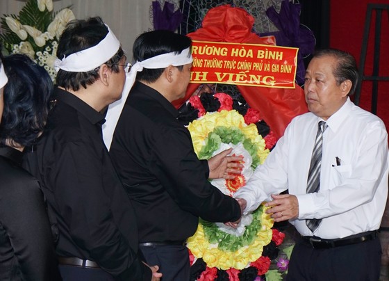 Nhiều đoàn đến viếng đồng chí Nguyễn Thị Vân ảnh 1