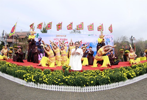 Khai hội xuân mở cổng trời Fansipan, du khách nô nức về chiêm bái xá lợi Phật trên đỉnh thiêng ảnh 4