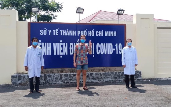 Ngày 18-4, thêm 3 bệnh nhân mắc Covid-19 được công bố khỏi bệnh ảnh 1