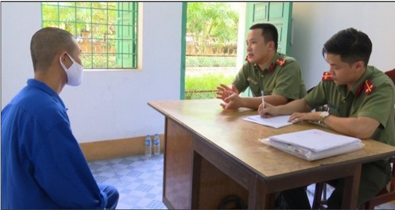 Công an tỉnh Quảng Ninh tiến hành lấy lời khai một đối tượng trong ổ nhóm đưa người Trung Quốc nhập cảnh trái phép ở Móng Cái