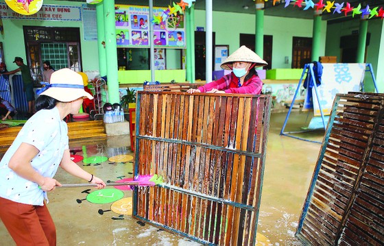 Gập ghềnh đường đến trường ảnh 3