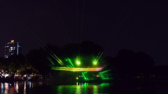 “Đầm Sen by night” và màn hình nước 3D khổng lồ ảnh 1