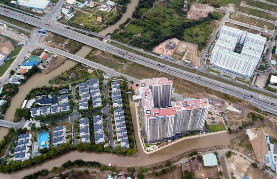 Vì sao giá nhà đất tại khu Đông TPHCM không ngừng tăng? ảnh 1