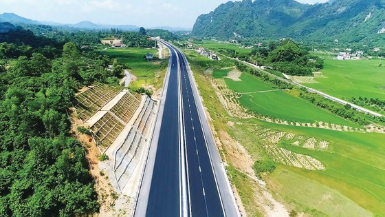 Quyết tâm thực hiện thắng lợi nhiệm vụ phát triển kinh tế - xã hội năm ảnh 1