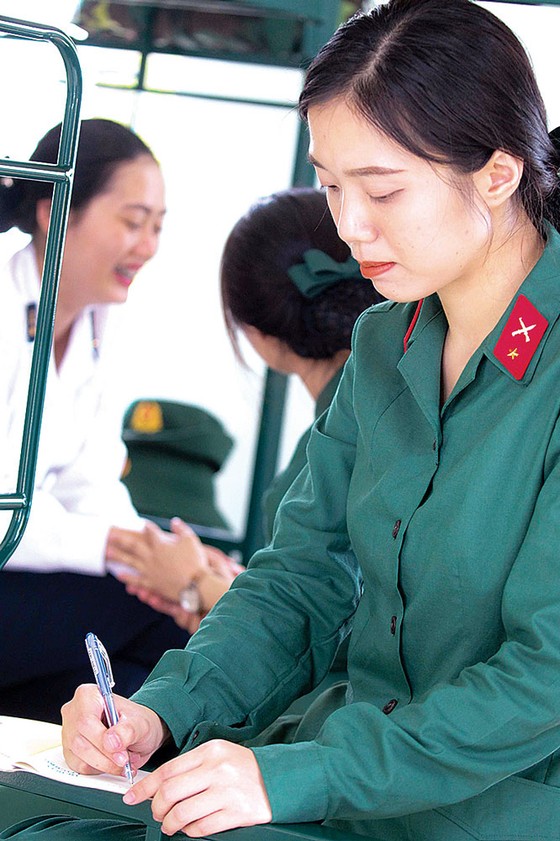 Một ngày của nữ tân binh ảnh 4