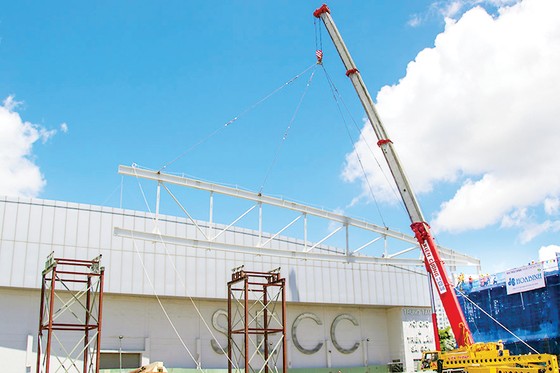 Công trình SECC Giai đoạn 2 lắp đặt nhịp kèo thép đầu tiên ảnh 1