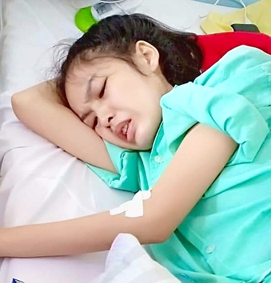 Cô gái nghèo mang nỗi đau ung thư ảnh 1
