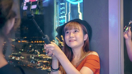 Choáng ngợp màn pháo hoa mãn nhãn từ tòa tháp cao nhất Đông Nam Á ảnh 7