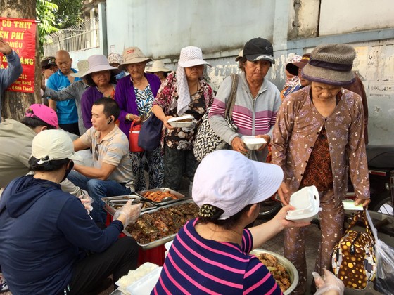 6 năm lo cơm cho bệnh nhân nghèo ảnh 1