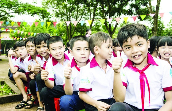 Trao tặng 2.200 'Áo mới tựu trường 2019' tại Bù Gia Mập, tỉnh Bình Phước ảnh 1