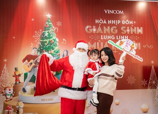 Cây thông 'siêu cao khổng lồ' và cây thông 'biết bay' tại TPHCM, bạn đã thử chưa? ảnh 8