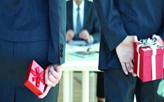 Kiểm soát, ngăn chặn tệ quà tết hối lộ ảnh 1