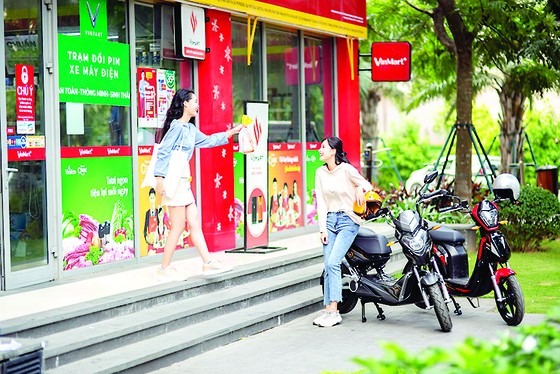 VinFast miễn phí 1 năm thuê bao pin xe máy điện cho 2020 khách hàng, giảm 50% phí thuê bao trong 3 tháng ảnh 1