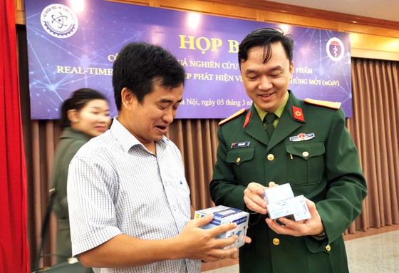 Chuyện những người lính 'săn tìm' SARS-CoV-2 ảnh 1