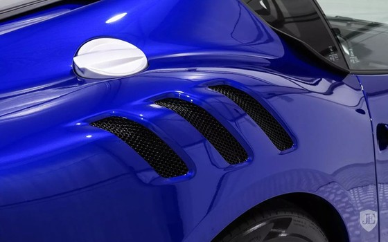 Hàng hiếm Ferrari F12tdf sở hữu ngoại thất lạ mắt được rao bán với mức giá khóc thét - Ảnh 13. Hàng hiếm Ferrari F12tdf sở hữu ngoại thất lạ mắt được rao bán với mức giá khóc thét - Ảnh 13.