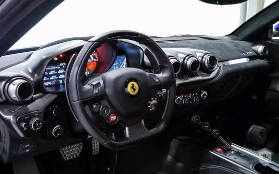 Hàng hiếm Ferrari F12tdf sở hữu ngoại thất lạ mắt được rao bán với mức giá khóc thét - Ảnh 8. Hàng hiếm Ferrari F12tdf sở hữu ngoại thất lạ mắt được rao bán với mức giá khóc thét - Ảnh 8.