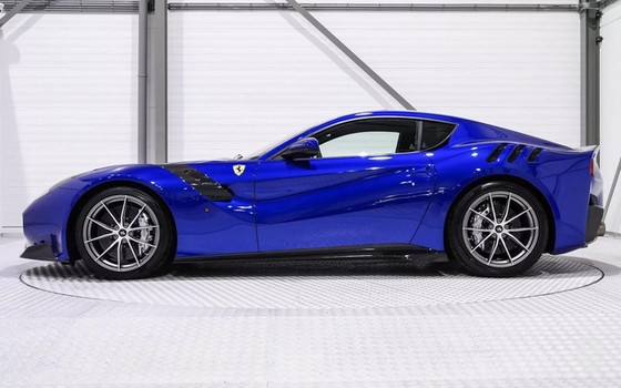 Hàng hiếm Ferrari F12tdf sở hữu ngoại thất lạ mắt được rao bán với mức giá khóc thét - Ảnh 3. Hàng hiếm Ferrari F12tdf sở hữu ngoại thất lạ mắt được rao bán với mức giá khóc thét - Ảnh 3.