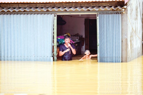 Lũ dữ hoành hành ảnh 3