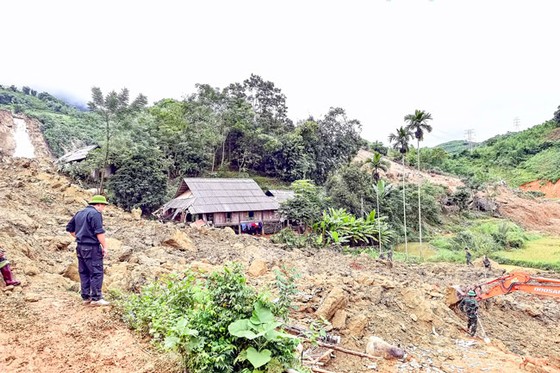 Lũ dữ hoành hành ảnh 4