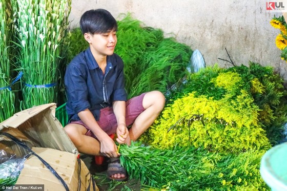Vất vả trăm phận đời mưu sinh giữa chợ đêm Sài Gòn ảnh 20