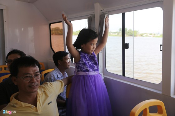 Toan canh ngay dau van hanh buyt song o Sai Gon hinh anh 16