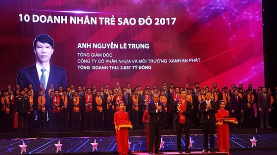 AAA: Nhận giải thưởng Sao Đỏ 2017 ảnh 1
