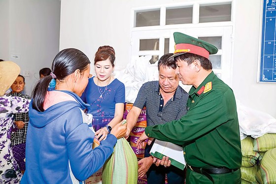 Nghĩa tình với quê hương ảnh 2