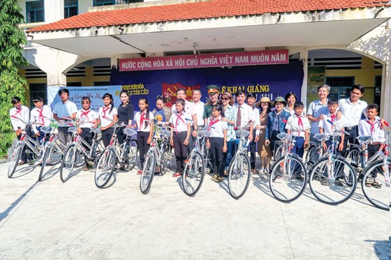 Nghĩa tình với quê hương ảnh 1