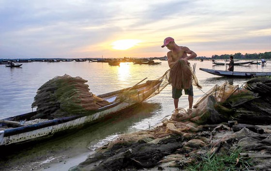 Nhẹ nhàng Chợ nổi trên phá Tam Giang ảnh 6