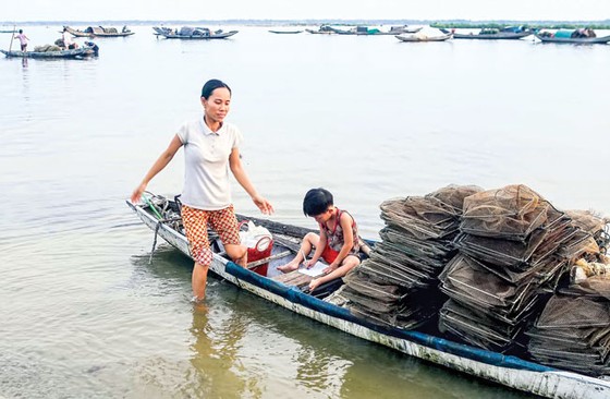 Nhẹ nhàng Chợ nổi trên phá Tam Giang ảnh 7