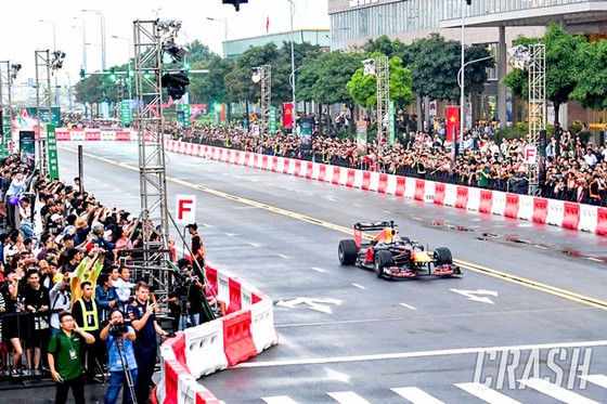 F1: Đỉnh cao tốc độ và tốn kém - Kỳ 2: Cuộc đua kim tiền ảnh 1